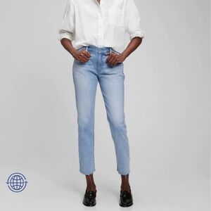GAP Mid Rise Girlfriend Jeans with Washwell size 27/4 short